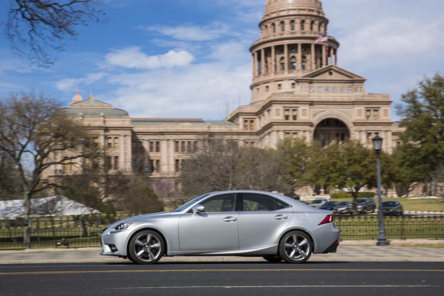  Lexus IS300 AWD F-Sport 2015 года  (фото 20 из 48)